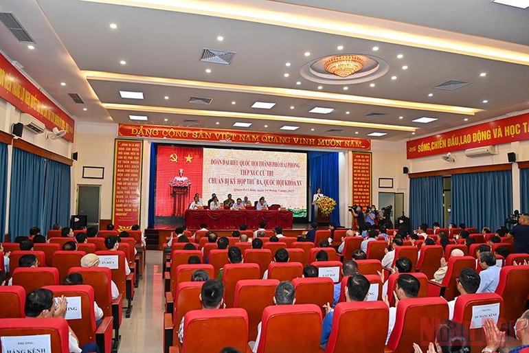 Chủ tịch Quốc hội Vương Đình Huệ tiếp xúc cử tri tại thành phố Hải Phòng -0