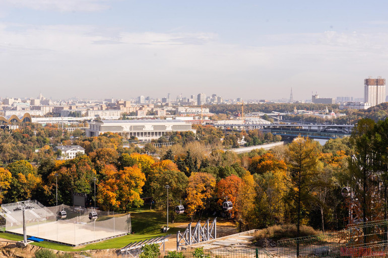 Mùa thu nhìn từ Đồi Chim sẻ ở thành phố Moscow. Đứng từ Đồi Chim sẻ, địa điểm nổi tiếng tại thủ đô Moscow, có thể bao trọn TP trong tầm mắt. Say đắm mùa thu vàng nước Nga -0
