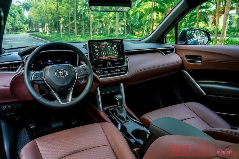 Mẫu Corolla Cross của Toyota tại Việt Nam có giá từ 720 triệu đồng ảnh 2 toyota1_2-1596709438311.jpg
