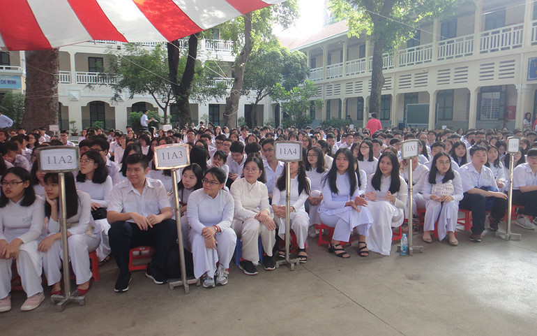 Năm học mới ở TP Hồ Chí Minh gặp nhiều khó khăn -0