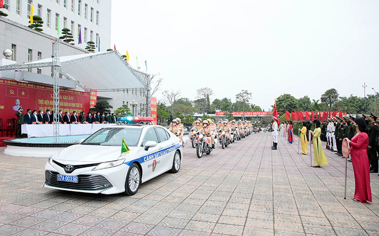 Tỉnh Thái Bình trao bằng khen cho cán bộ, chiến sỹ phá chuyên án đánh bạc nghìn tỷ -0