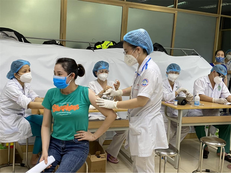 Sau tiêm vaccine, người dân vẫn cần phải tuân thủ quy tắc 5K để bảo vệ cho mình và cộng đồng. Xét nghiệm kháng thể sau tiêm vaccine: Có thật sự cần thiết? -0