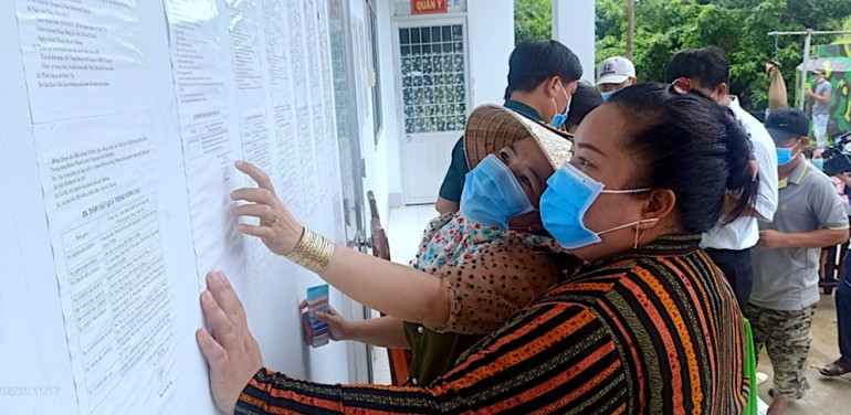 “Đội mưa” ra điểm bỏ phiếu Hòn Chuối -0