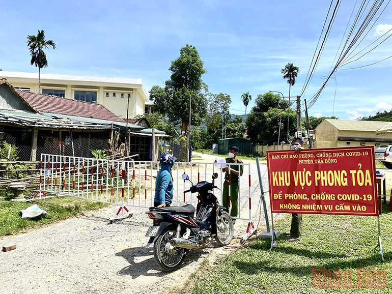 Sạt lở núi đe dọa vùng phong tỏa Covid-19 -0