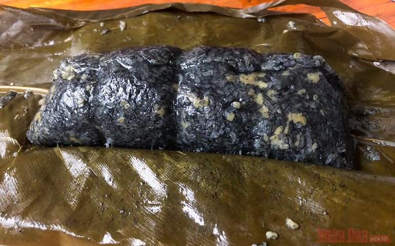 Độc đáo bánh chưng đen Na Kim -0