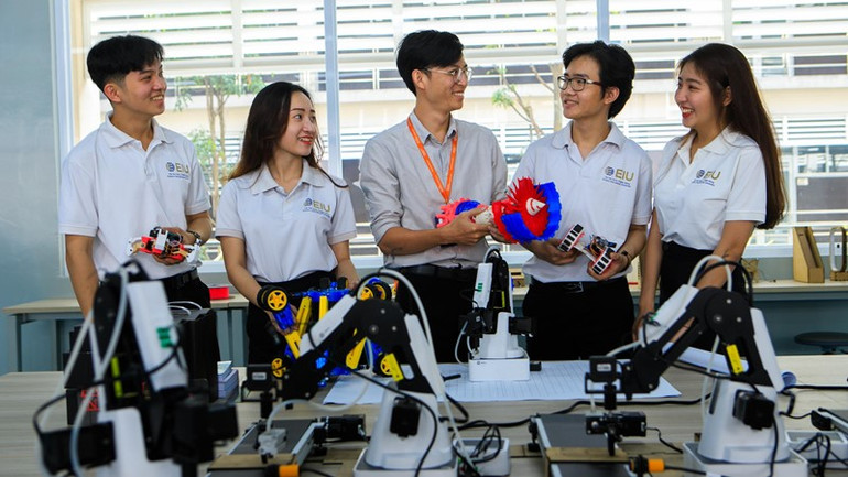 Sinh viên trường Đại học Quốc tế Miền Đông. Becamex IDC đồng hành cùng Bình Dương phát triển -0
