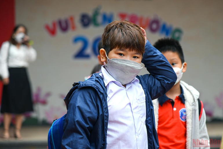 Những khoảnh khắc ngộ nghĩnh, đáng yêu của các con ngày đầu đến trường -0