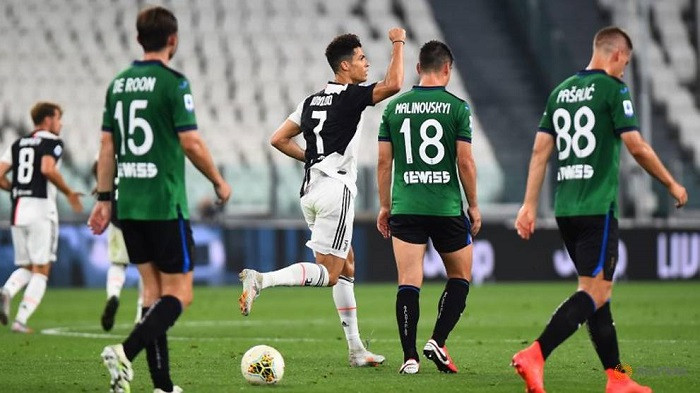 Lập cú đúp trên chấm 11m, Ronaldo giải cứu Juventus trước Atalanta -0