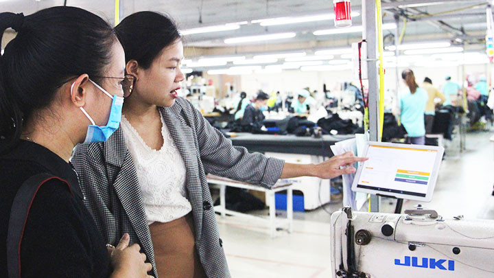 Thanh Loan giới thiệu về Retex đã được triển khai tại chuyền sản xuất. “Xây” xưởng may thông minh -0