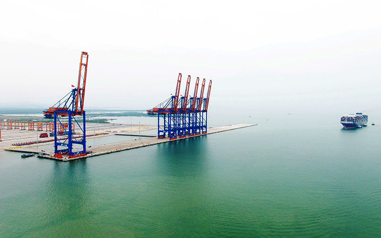 6 cẩu trục Super Post Panamax STS do Doosan Vina cung ứng đang vận hành thương mại tại cảng quốc tế Gemalink của Tập đoàn Gemadept. Doosan Vina-thêm 8 cẩu siêu lớn cho hệ thống cảng biển khu vực miền Bắc -0