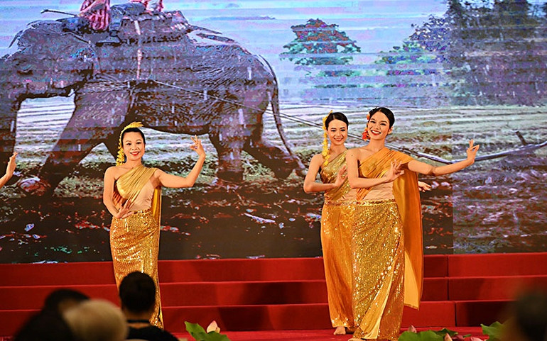 Ấn tượng sắc màu ASEAN tại Lễ khai mạc Đại hội đồng AIPA 41 ảnh 6 6_IMG_0333-1599538445435.jpeg