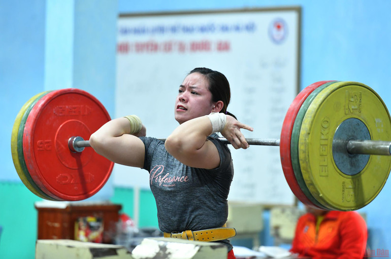 Đô cử Việt Nam tập luyện, quyết tâm giành vàng trên sân nhà -0