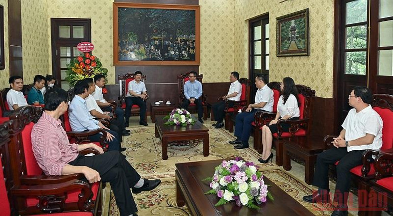 Quang cảnh buổi tiếp. (Ảnh: DUY LINH) Đoàn đại biểu TP Hải Phòng thăm, chúc mừng Báo Nhân Dân nhân Ngày Báo chí Cách mạng Việt Nam -0