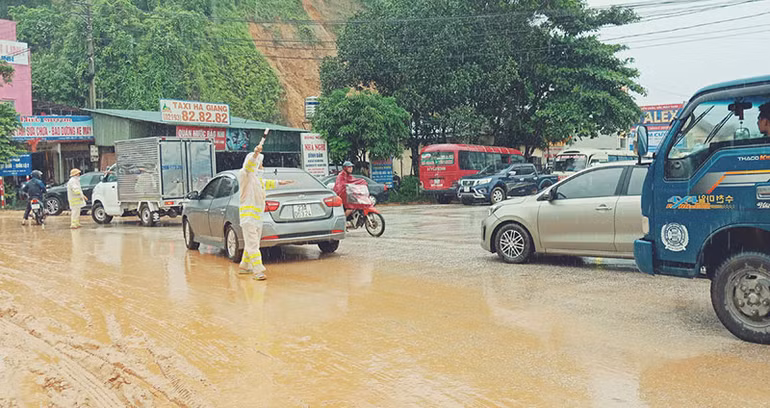 Mưa lũ tại Hà Giang khiến ba người chết -0