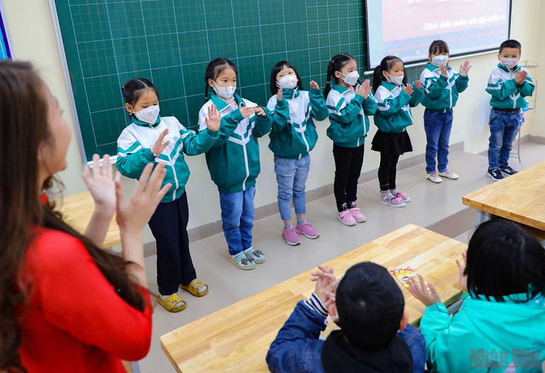 Hà Nội: Học sinh khối tiểu học và lớp 6 trong ngày đầu trở lại trường -0