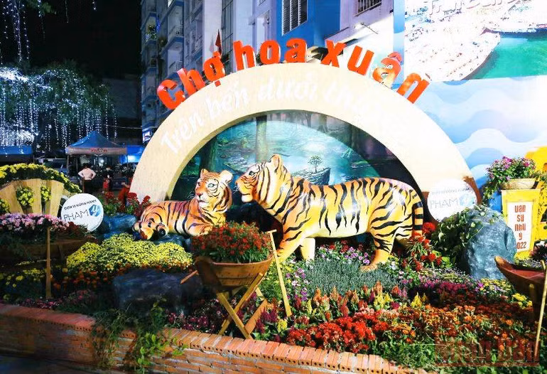 Khai mạc Chợ hoa Xuân “Trên bến dưới thuyền” Tết Nhâm Dần 2022 -0