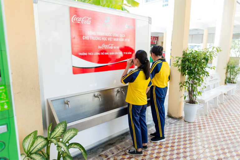 Dự án “Nước uống sạch cho trường học” được Coca-Cola cam kết triển khai trong 5 năm từ 2018-2022. FDI từ Hoa Kỳ: Đòn bẩy giúp phát triển kinh tế, xã hội Đà Nẵng -0