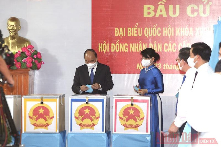 Chủ tịch nước Nguyễn Xuân Phúc bỏ phiếu bầu cử tại TP Hồ Chí Minh -0