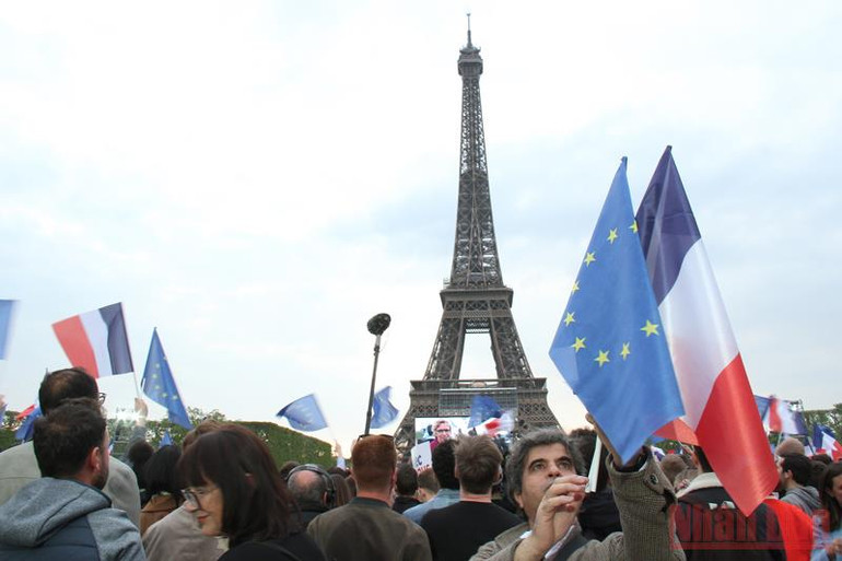 Một số hình ảnh trong đêm bầu cử ở Pháp -0