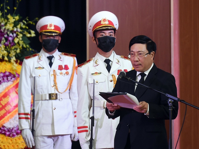 Đồng chí Phạm Bình Minh, Ủy viên Bộ Chính trị, Phó Thủ tướng Chính phủ, Bộ trưởng Ngoại giao, Trưởng Ban lễ tang đọc lời điếu tại lễ truy điệu. Lễ truy điệu nguyên Phó Thủ tướng Trương Vĩnh Trọng -0