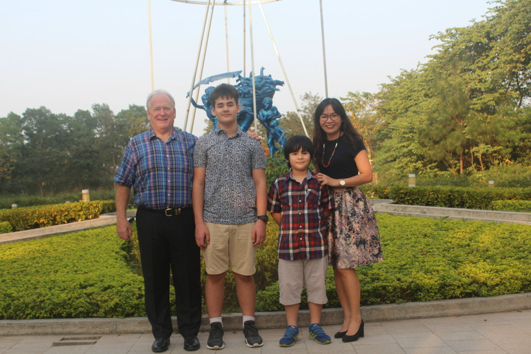 Tim McGrath - Người bạn đặc biệt của mảnh đất Chín rồng -0