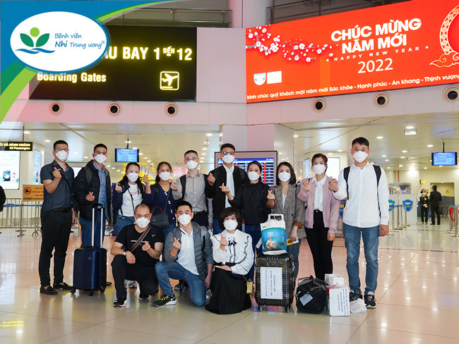 Các y, bác sĩ Bệnh viện Nhi Trung ương chi viện cho Vĩnh Long. Mùa xuân tại các bệnh viện dã chiến -0