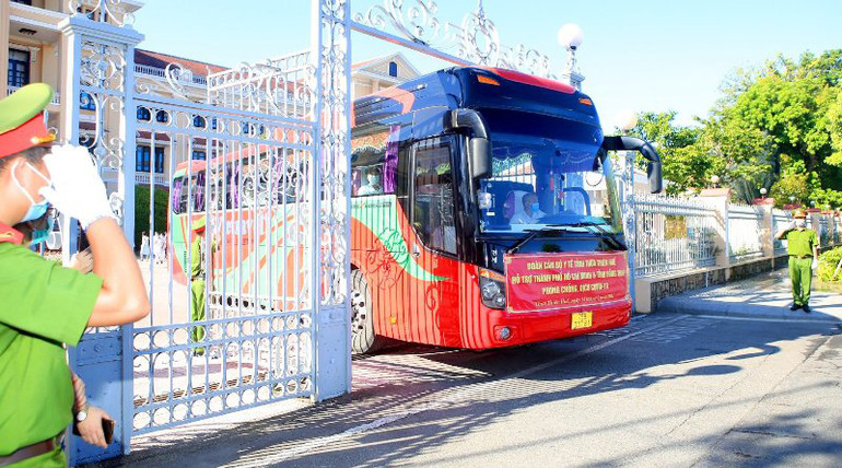 Thừa Thiên Huế chi viện 127 y, bác sĩ hỗ trợ TP Hồ Chí Minh và các tỉnh phía nam -0