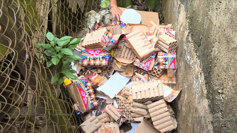 Khởi tố đối tượng mua bán hàng cấm -0