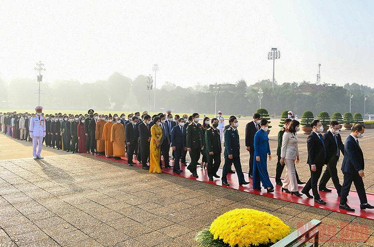 Lãnh đạo Đảng, Nhà nước vào Lăng viếng Chủ tịch Hồ Chí Minh trước kỳ họp Quốc hội -0