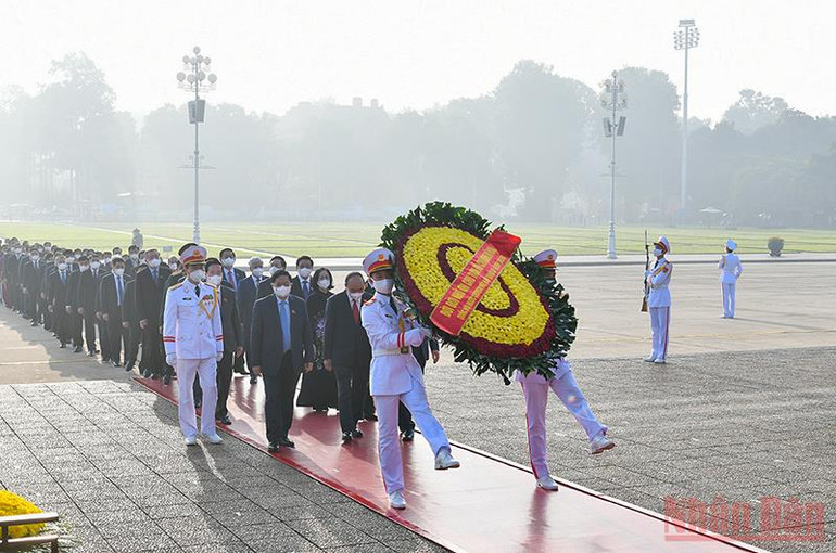 Lãnh đạo Đảng, Nhà nước vào Lăng viếng Chủ tịch Hồ Chí Minh trước kỳ họp Quốc hội -0