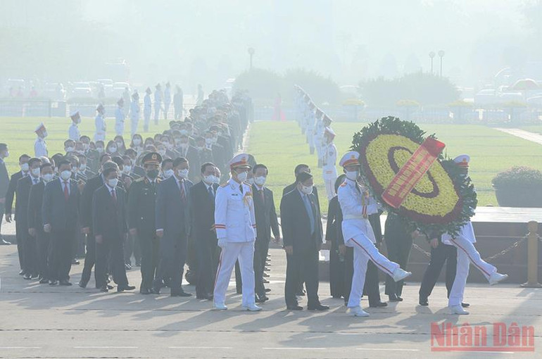 Lãnh đạo Đảng, Nhà nước vào Lăng viếng Chủ tịch Hồ Chí Minh trước kỳ họp Quốc hội -0