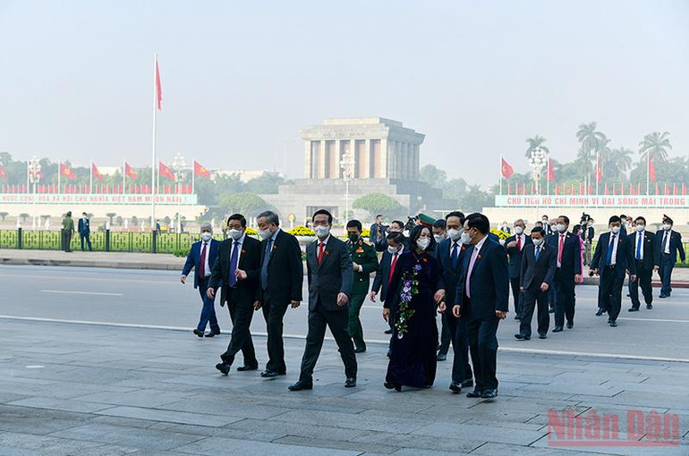 Lãnh đạo Đảng, Nhà nước vào Lăng viếng Chủ tịch Hồ Chí Minh trước kỳ họp Quốc hội -0