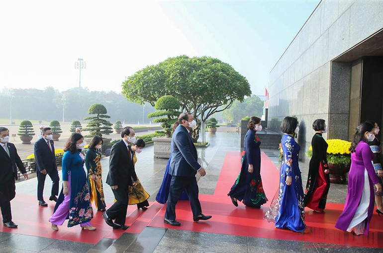 Lãnh đạo Đảng, Nhà nước vào Lăng viếng Chủ tịch Hồ Chí Minh trước kỳ họp Quốc hội -0