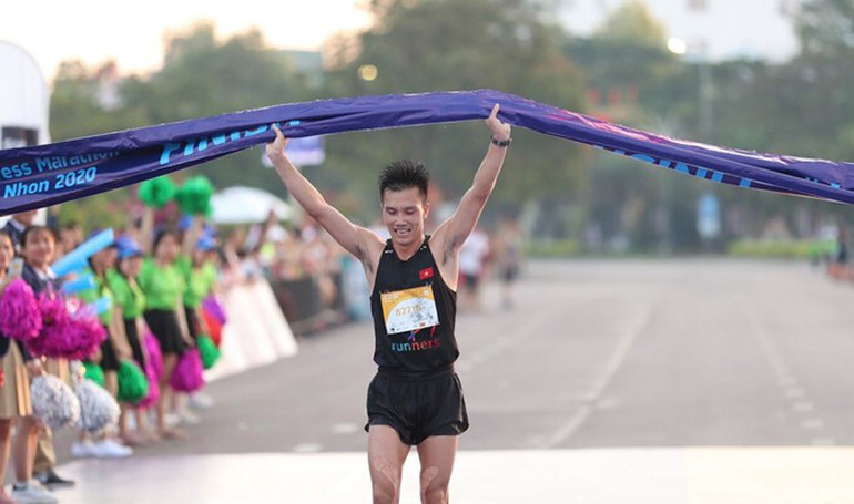 Giải chạy VnExpress Marathon Quy Nhơn 2020 thu hút hàng ngàn người tham gia -0