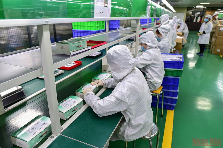 Cận cảnh quy trình sản xuất kit Test nhanh kháng nguyên SARS-CoV-2 “Made in Viet Nam” -0