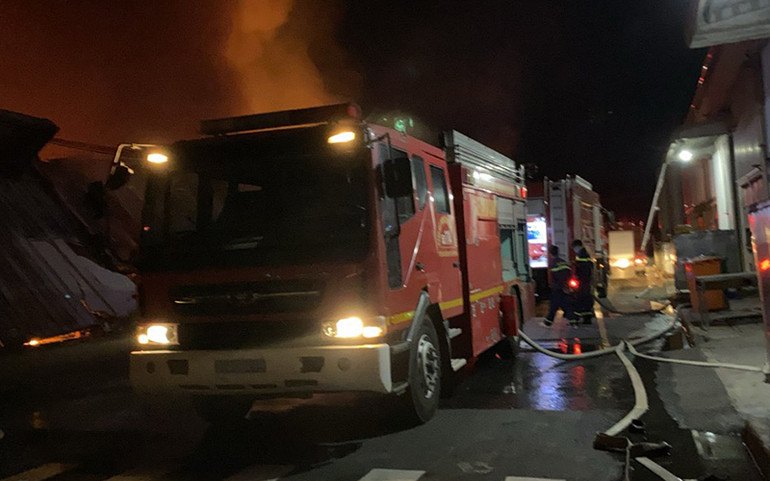 Làm rõ nguyên nhân vụ cháy nhà xưởng sản xuất đồ trang trí nội thất tại Bình Dương -0