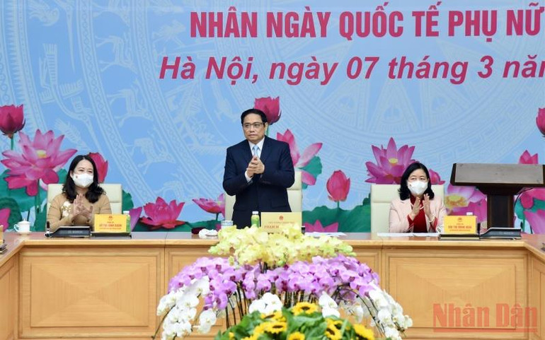 Thủ tướng Phạm Minh Chính chúc mừng Ngày Quốc tế Phụ nữ 8/3. Ảnh: TRẦN HẢI DSC_0127-1646627304990.jpg