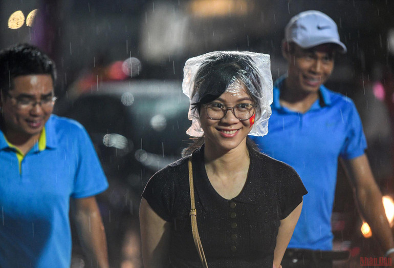 Người hâm mộ vỡ òa tại “chảo lửa” Việt Trì -0