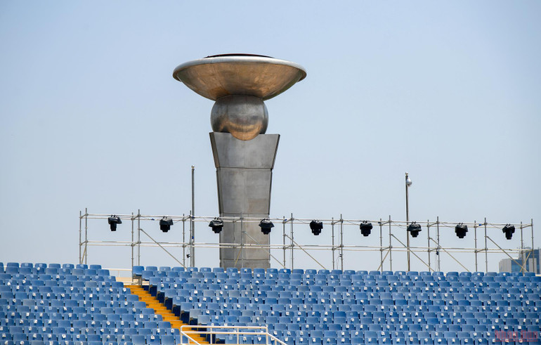 Ngọn đuốc SEA Games 31 được 8 VĐV truyền tay nhau và thắp lên đài lửa báo hiệu SEA Games 31 chính thức khởi tranh tại Việt Nam. Lễ khai mạc cũng có màn bắn pháo hoa chào mừng (tầm cao và tầm thấp) có thời lượng không quá 15 phút. (Ảnh: THÀNH ĐẠT) Sân Mỹ Đình