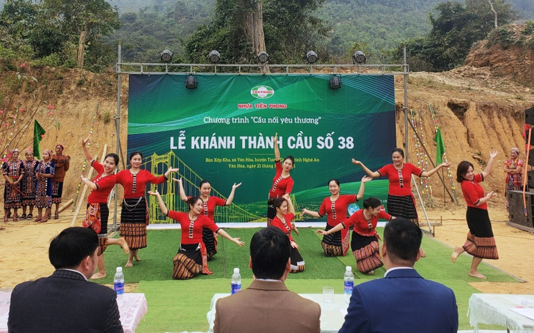 Lễ khánh thành. Khánh thành cầu “nối yêu thương” Xốp Kha -0
