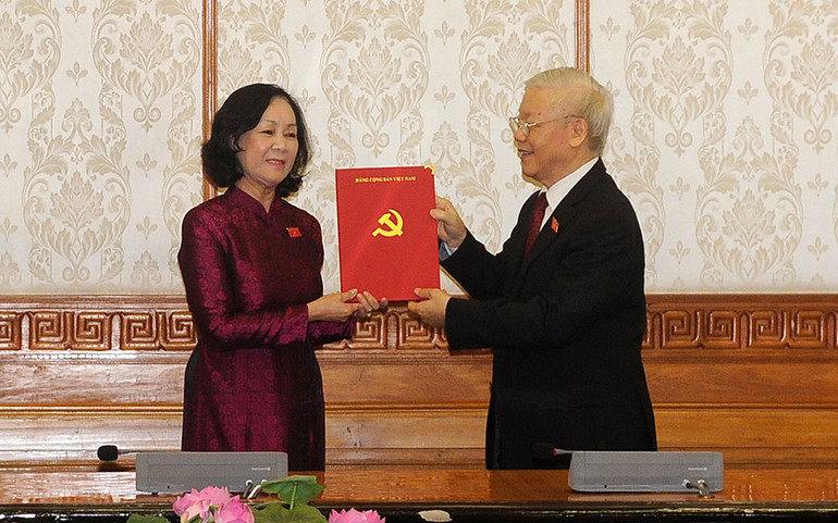 Tổng Bí thư Nguyễn Phú Trọng trao quyết định phân công Trưởng ban Tổ chức T.Ư và Trưởng ban Dân vận T.Ư -1