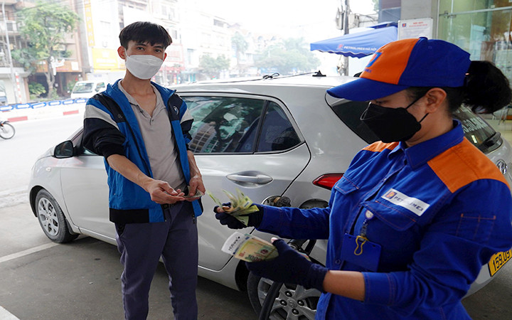 Doanh nghiệp ứng phó giá xăng, dầu tăng cao -0