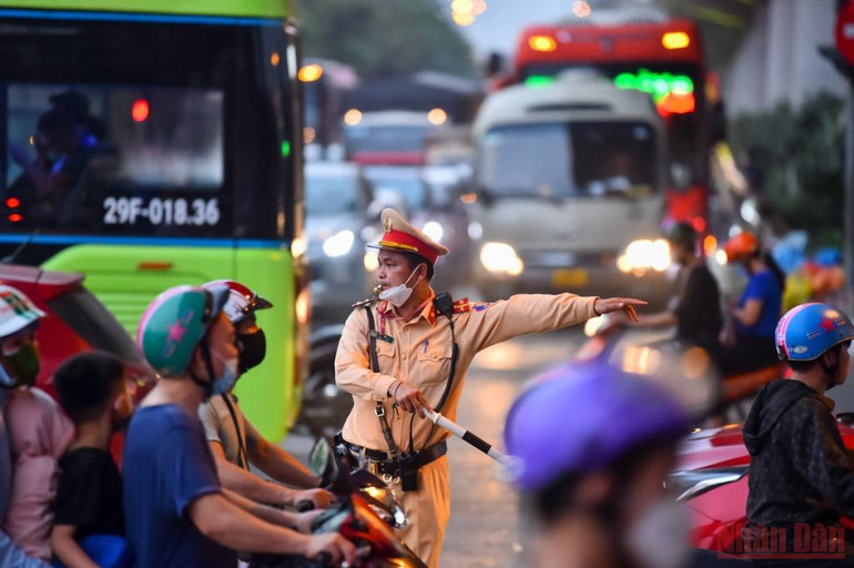 Đường phố Hà Nội ùn tắc trước kỳ nghỉ lễ 30/4-1/5 -0