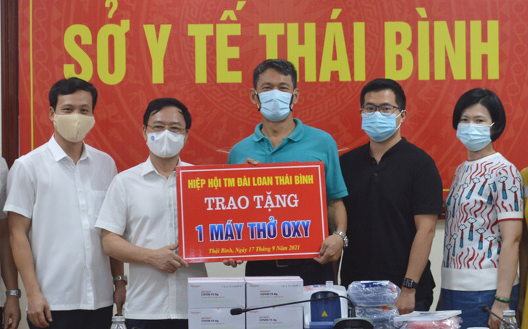 Các tổ chức, doanh nghiệp hỗ trợ ngành y tế Thái Bình vật tư, thiết bị chống dịch Covid-19 -0