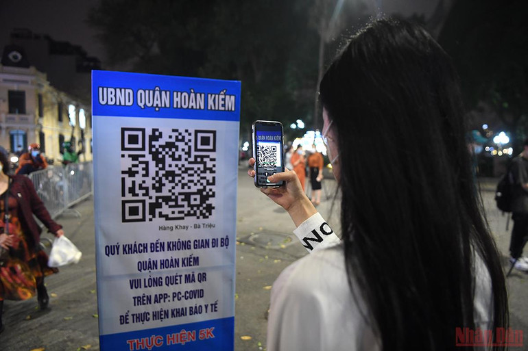  Hà Nội chính thức mở lại phố đi bộ hồ Gươm từ 18/3 -0