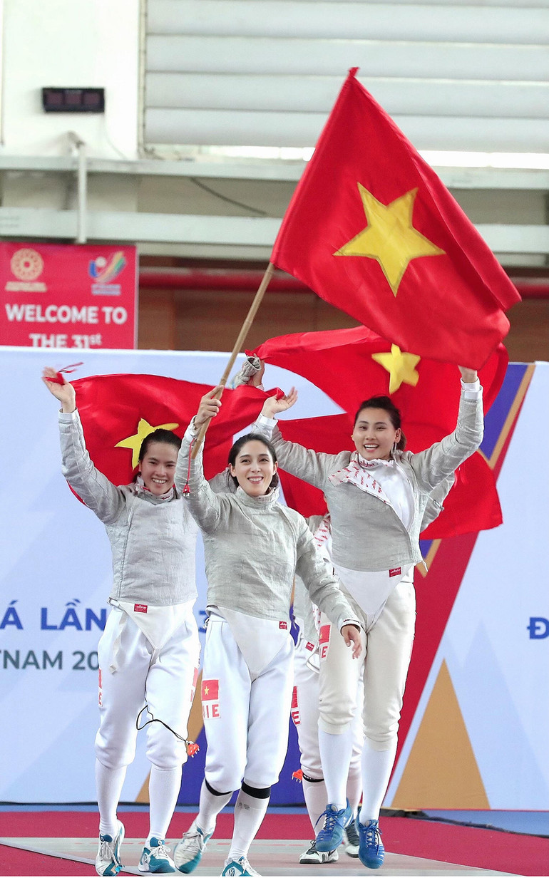 Ảnh đẹp SEA Games 31: Phần thi đồng đội của Đội tuyển Kiếm liễu nữ Việt Nam ảnh 2 Ảnh đẹp SEA Games 31: Phần thi đồng đội của Đội tuyển Kiếm liễu nữ Việt Nam -1