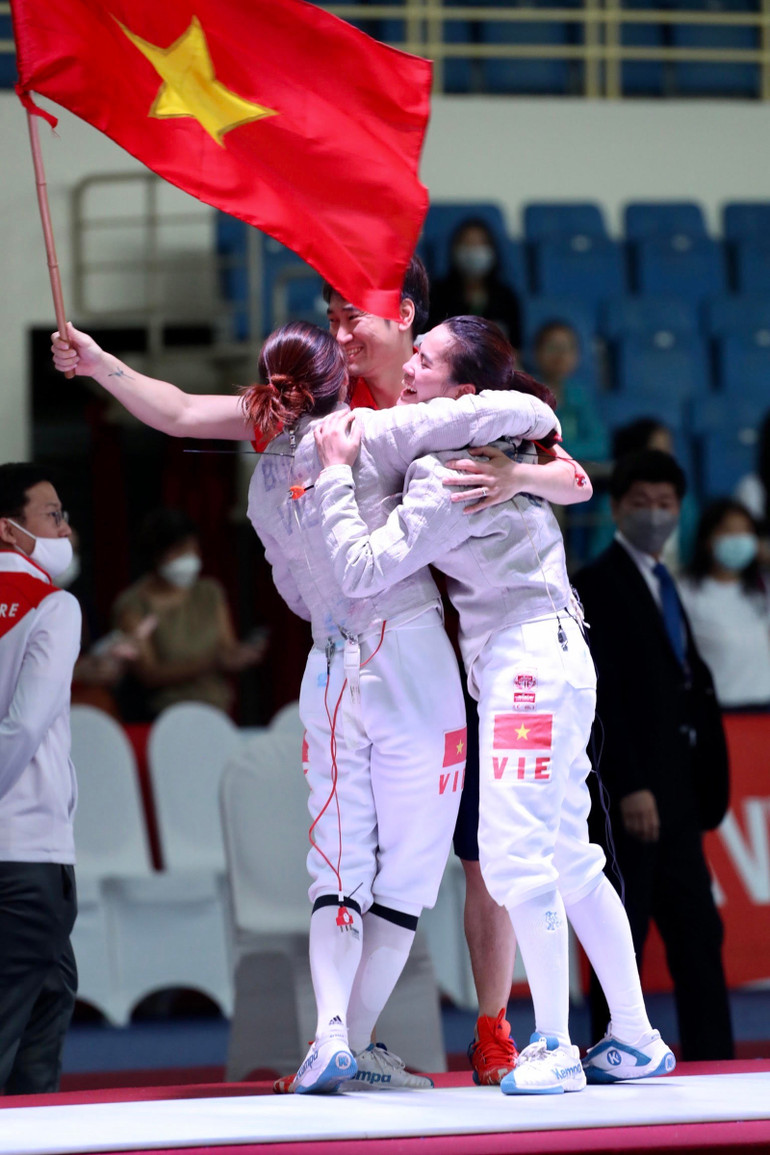 Ảnh đẹp SEA Games 31: Phần thi đồng đội của Đội tuyển Kiếm liễu nữ Việt Nam ảnh 1 Ảnh đẹp SEA Games 31: Phần thi đồng đội của Đội tuyển Kiếm liễu nữ Việt Nam -0