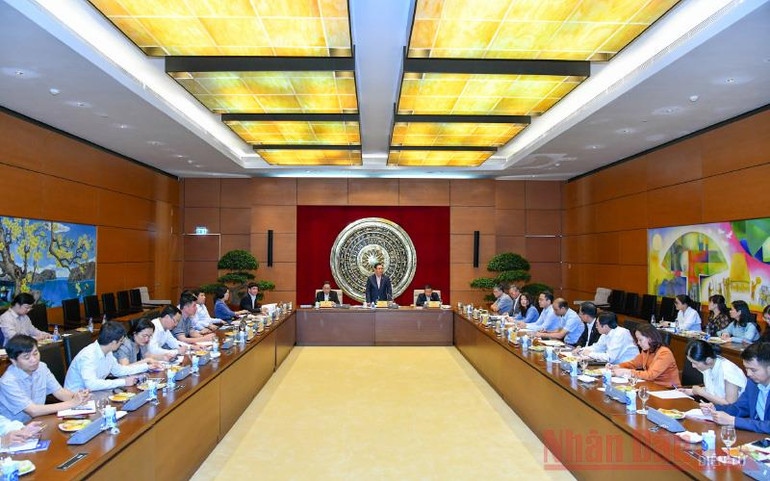 Chủ tịch Quốc hội Vương Đình Huệ làm việc với Thường trực Ủy ban Đối ngoại của Quốc hội -0