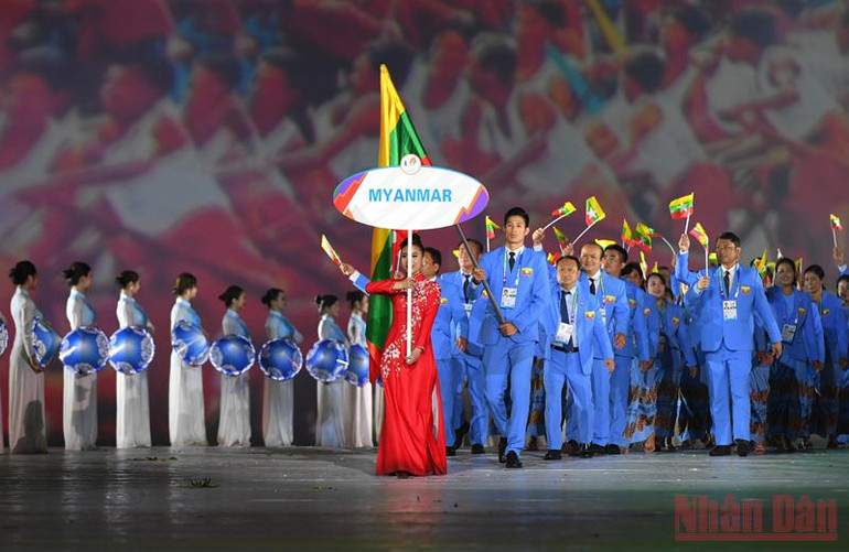 Đoàn Myanmar có 298 vận động viên, dự tranh 21/40 môn ở SEA Games lần này. (Ảnh: THÀNH ĐẠT) Lễ khai mạc SEA Games 31: Vì một Đông Nam Á mạnh mẽ hơn! -0