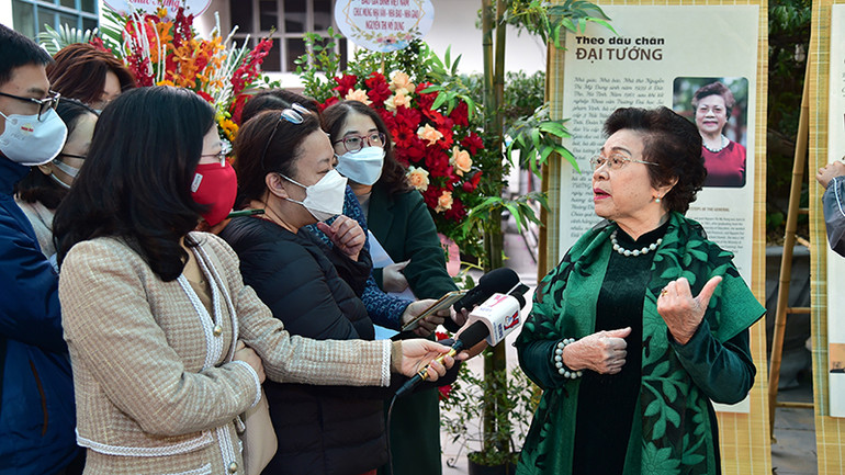 Theo dấu chân Đại tướng Võ Nguyên Giáp qua 110 bài thơ của tác giả Nguyễn Thị Mỹ Dung -0